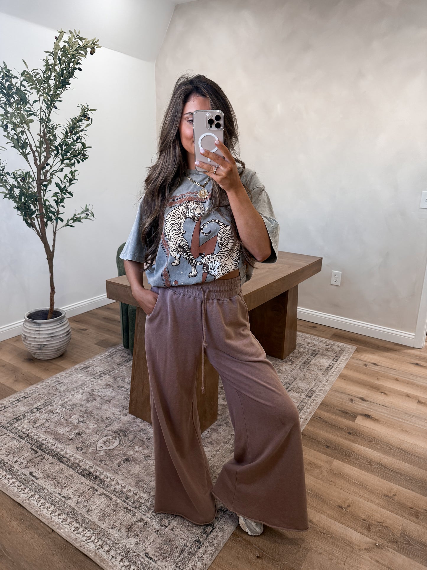 Vintage Tiger Boyfriend Tee- Mocha