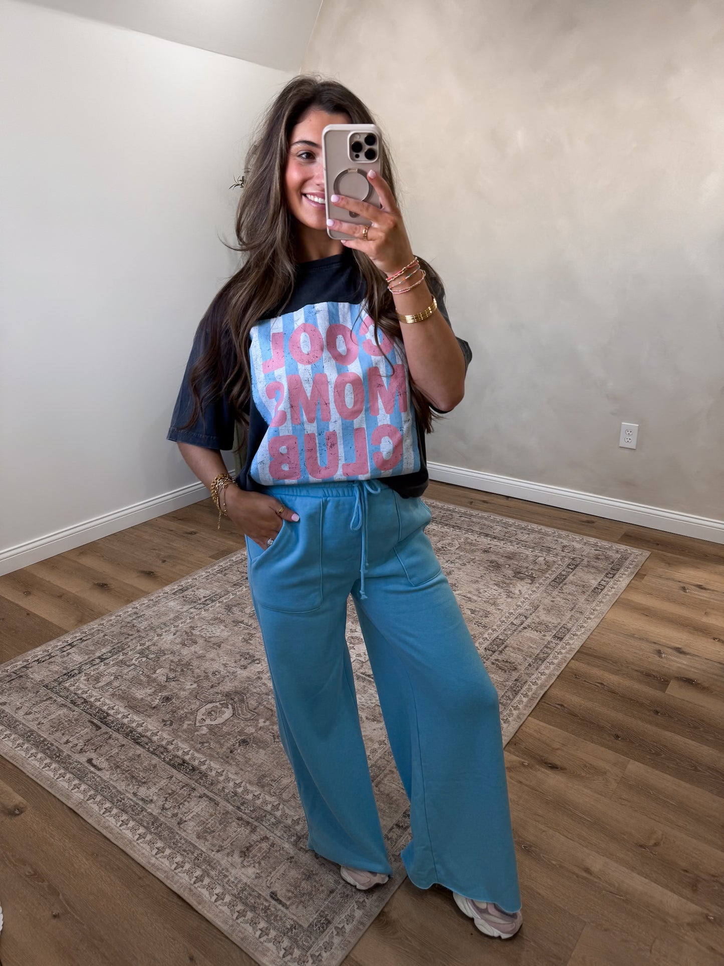 Cool Moms Club Boyfriend Tee - black