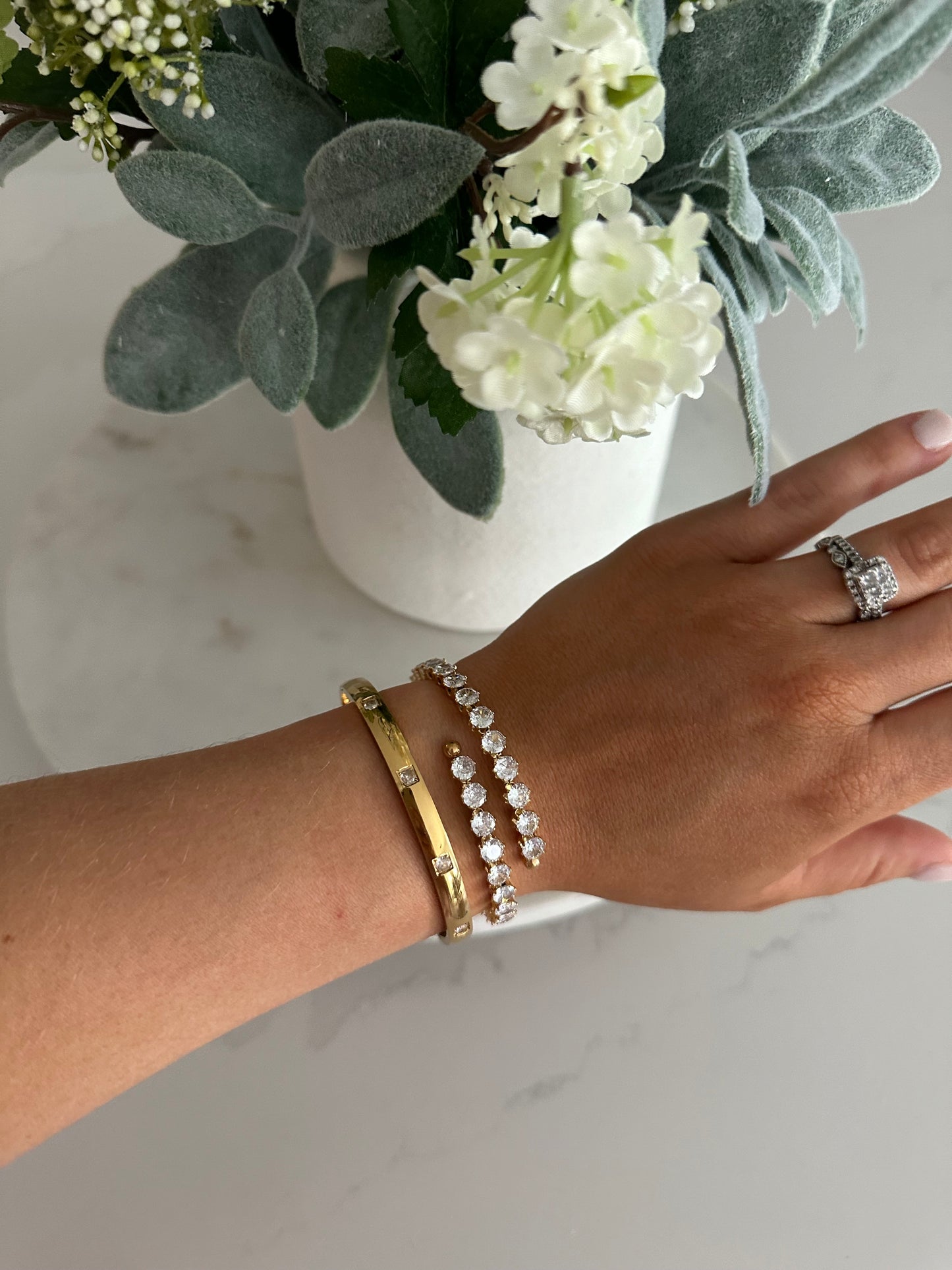 Staple 18K Gold Bangle