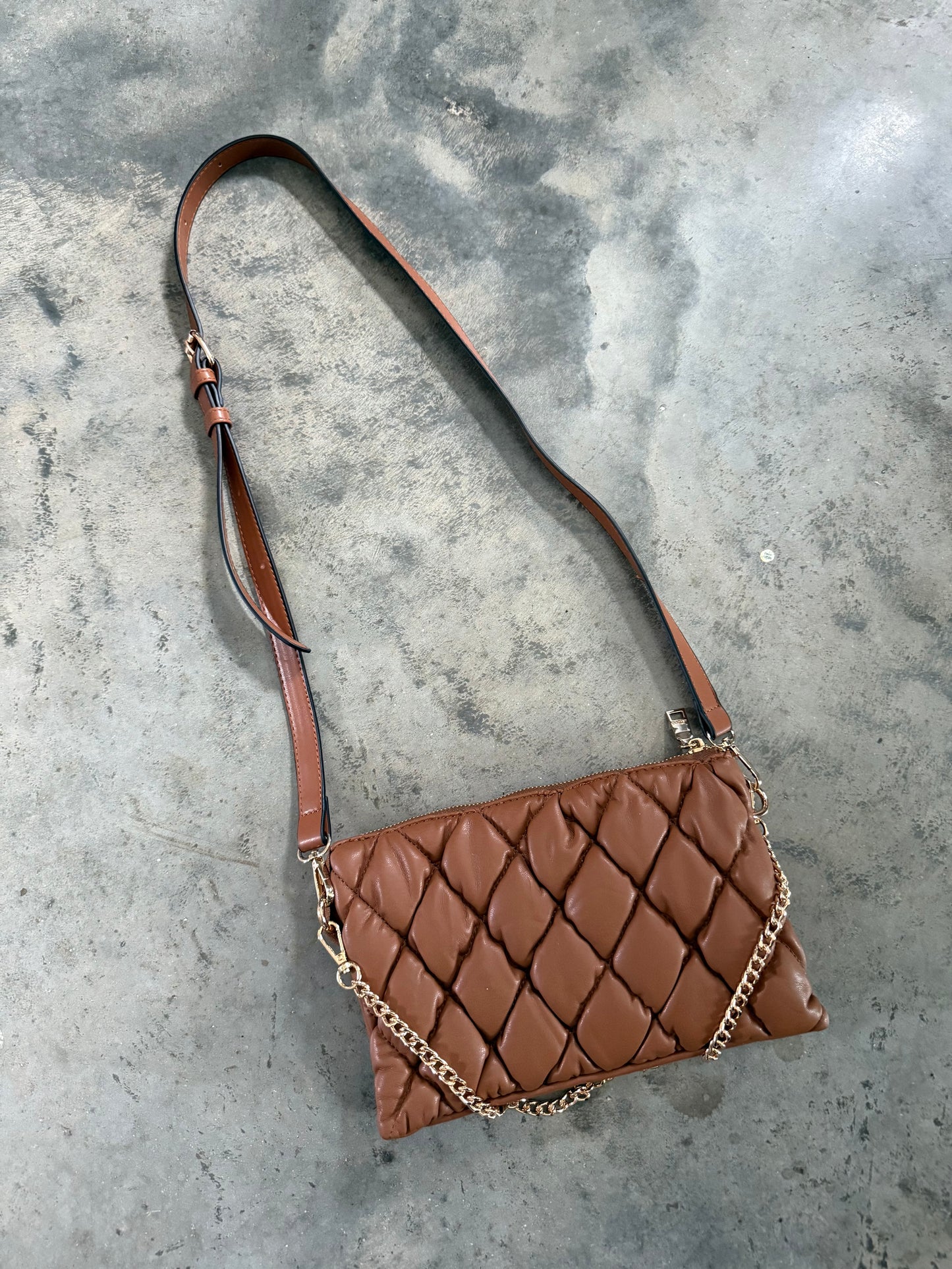 Izzy Quilted Crossbody Purse- camel