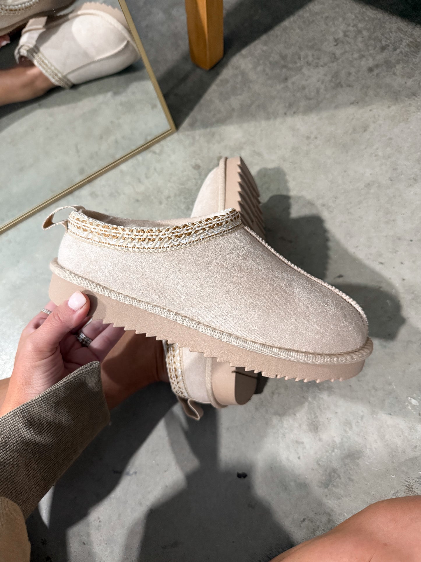 Low Platform Taz Slipper- Beige