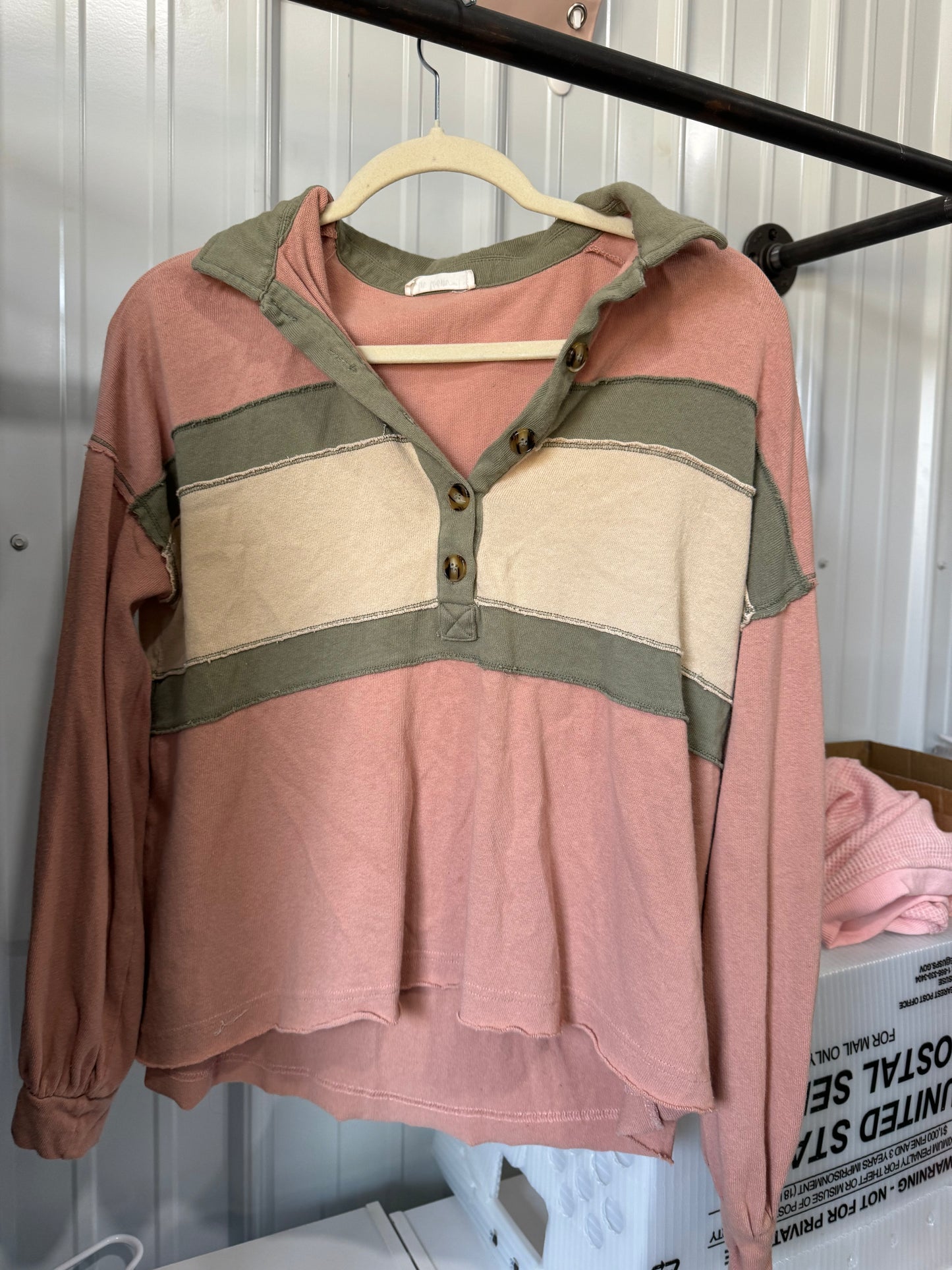 Striped Raw Hem Pullover** LIGHTLY LOVED**