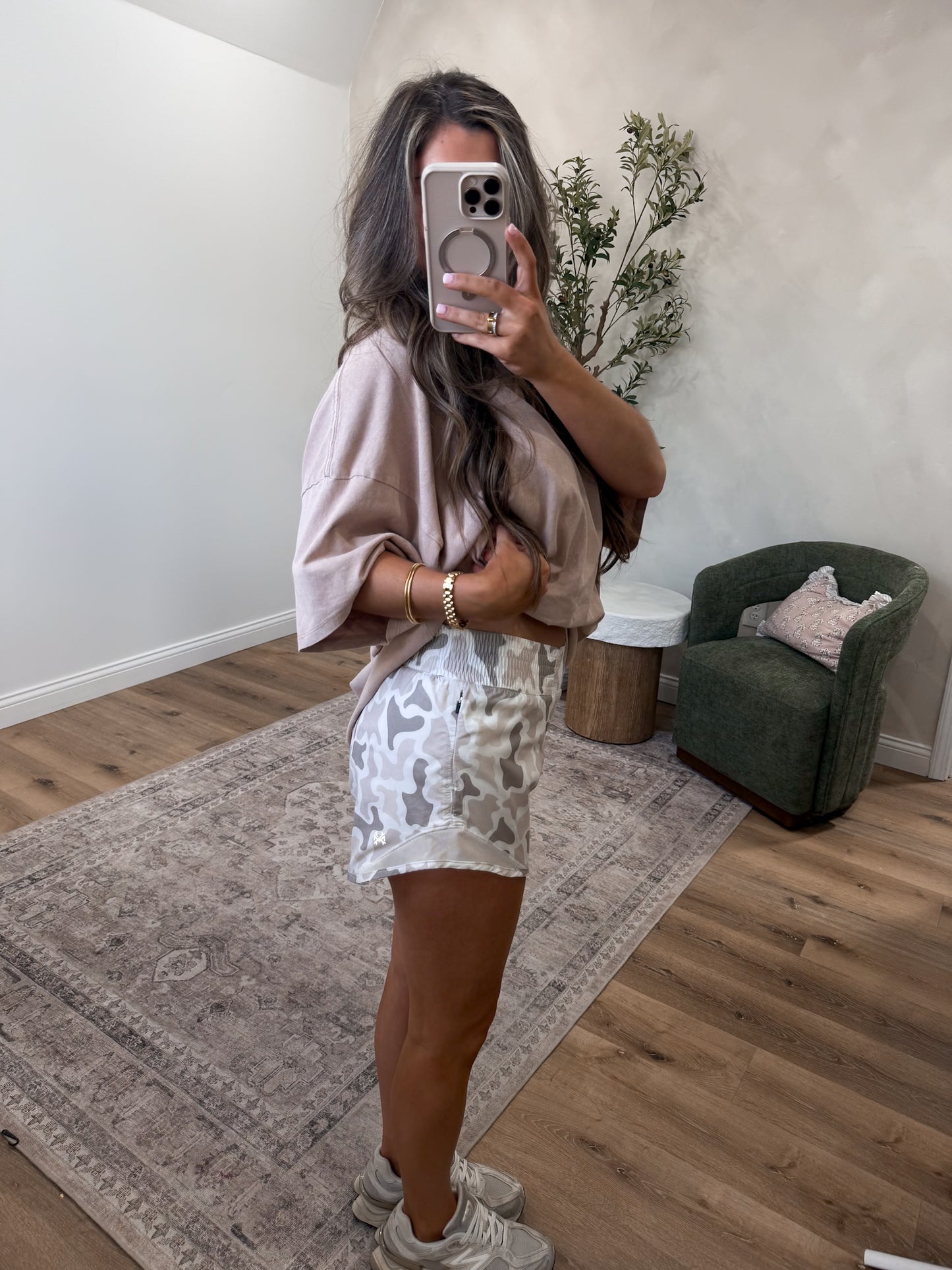 Hidden Motion Active Shorts - desert camo
