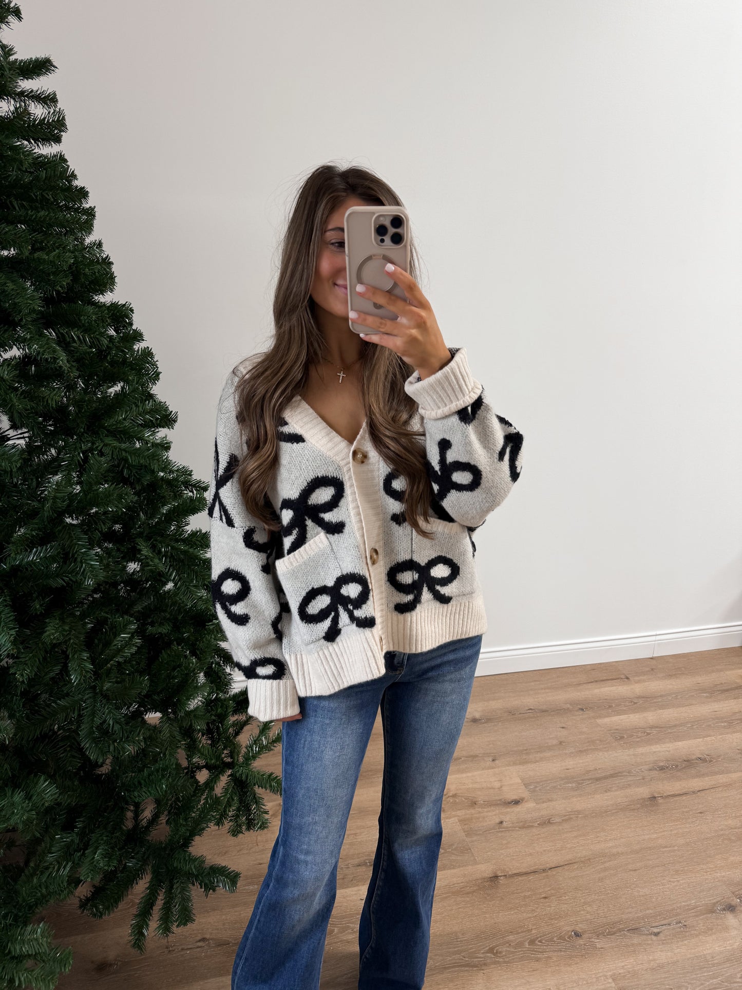 Holiday cardigan cream / black