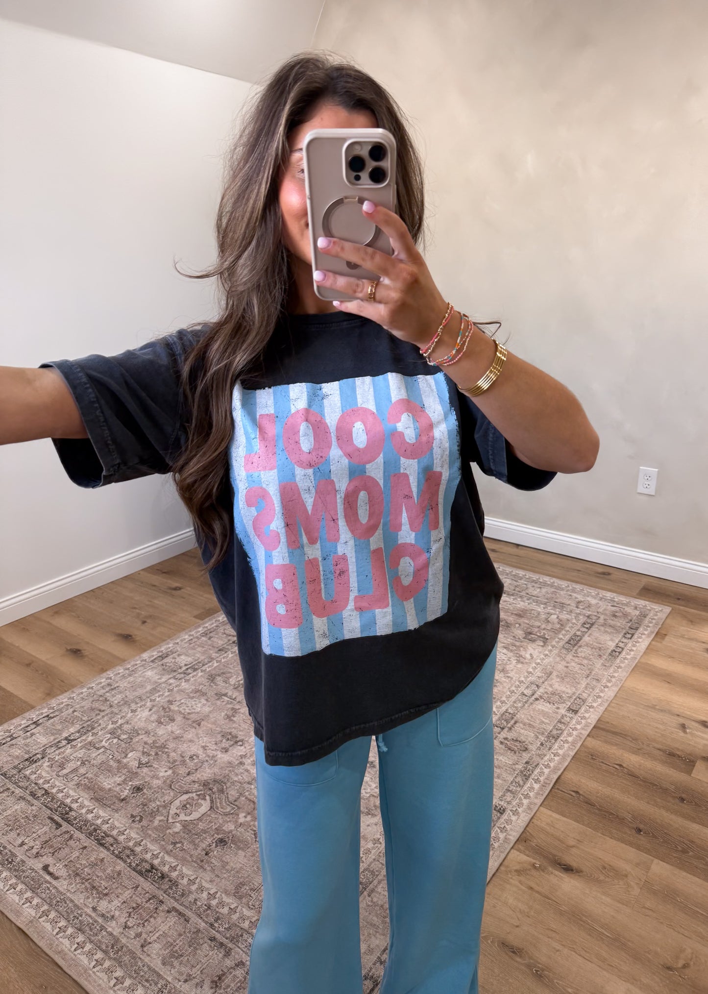 Cool Moms Club Boyfriend Tee - black