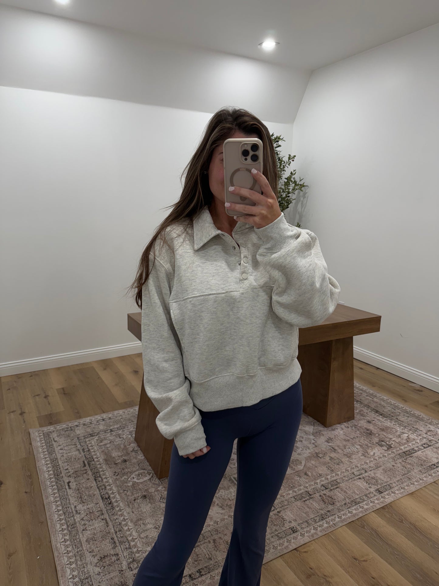 Collar Snap Buttoned Sweatshirt- Heathered Vanilla