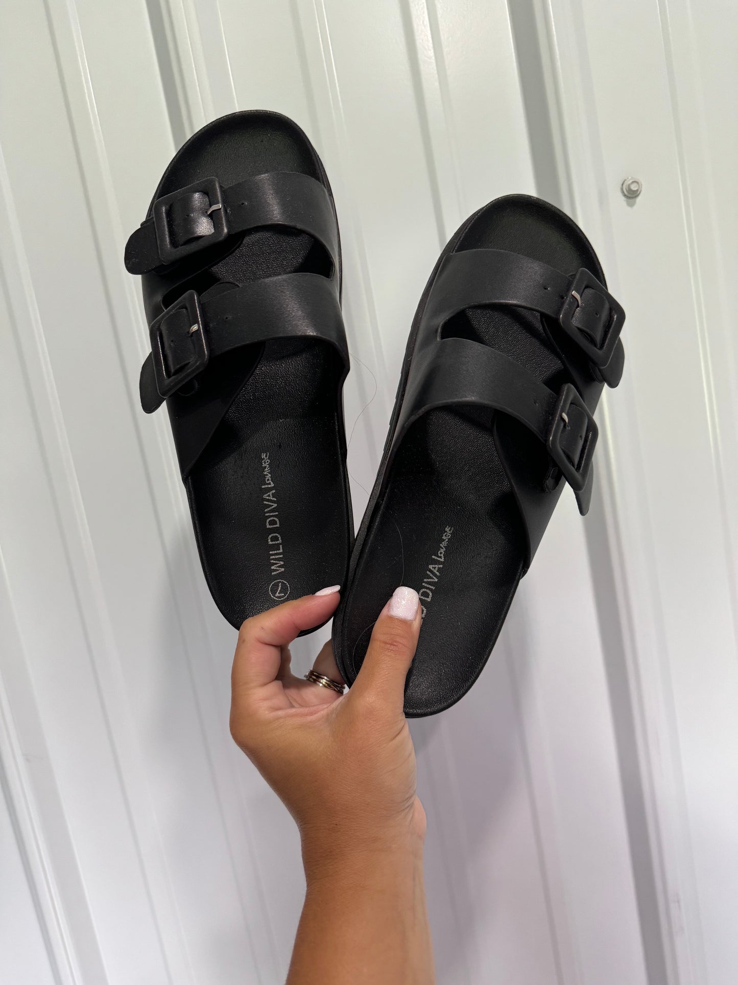 Amika Sandals Black- Model Shoe