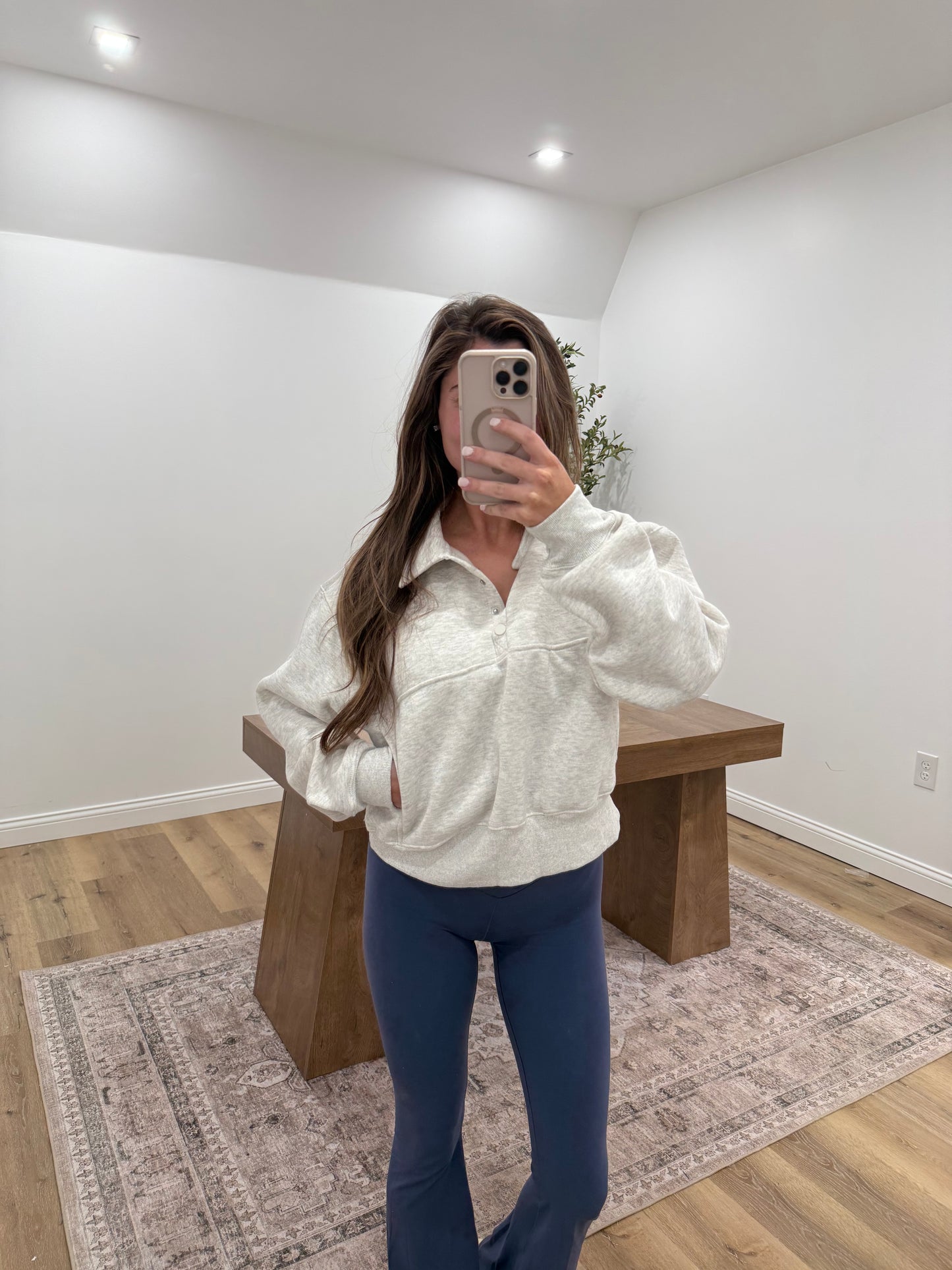 Collar Snap Buttoned Sweatshirt- Heathered Vanilla