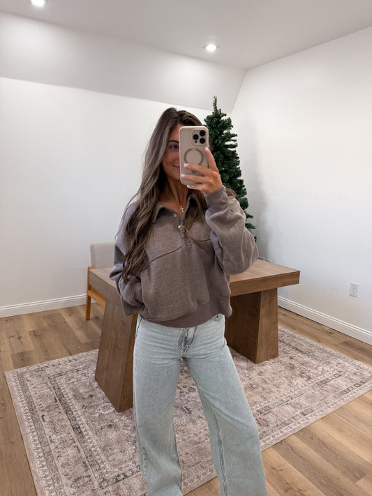 Collar Snap Buttoned Sweatshirt- Walnut