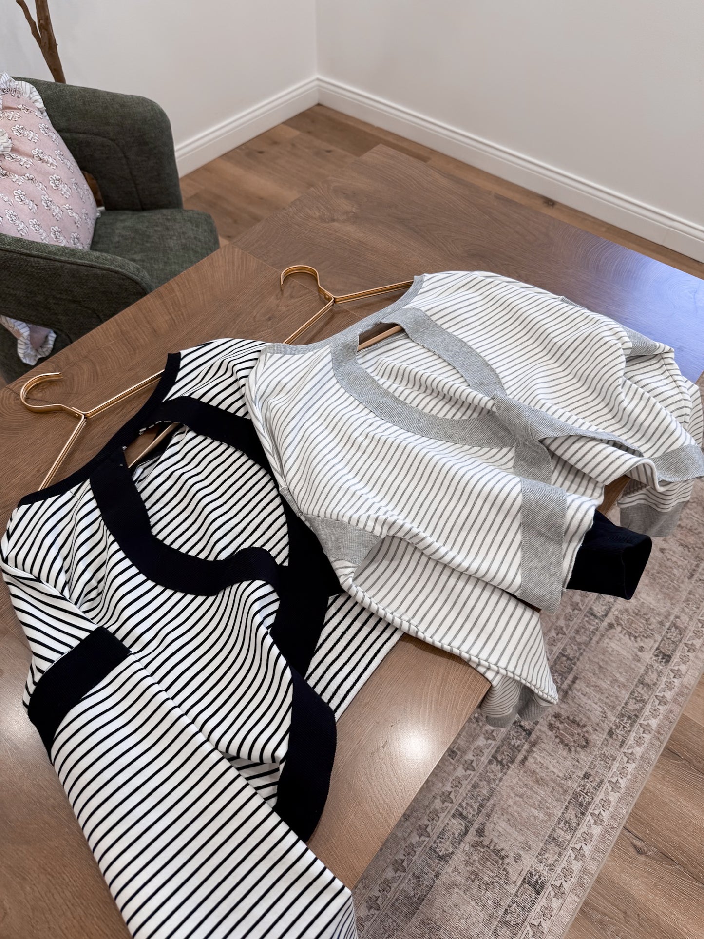The Harper Striped open back pullover - white/black