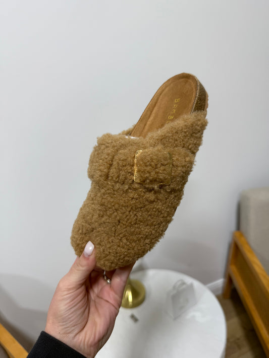Sherpa Cozy Clogs- Tan
