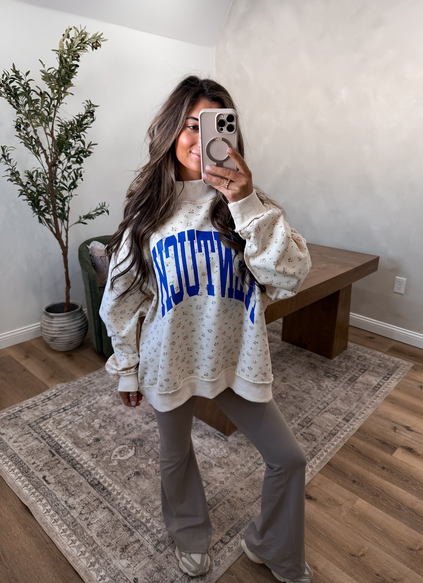 Kentucky Reversible Mock Neck- cream floral