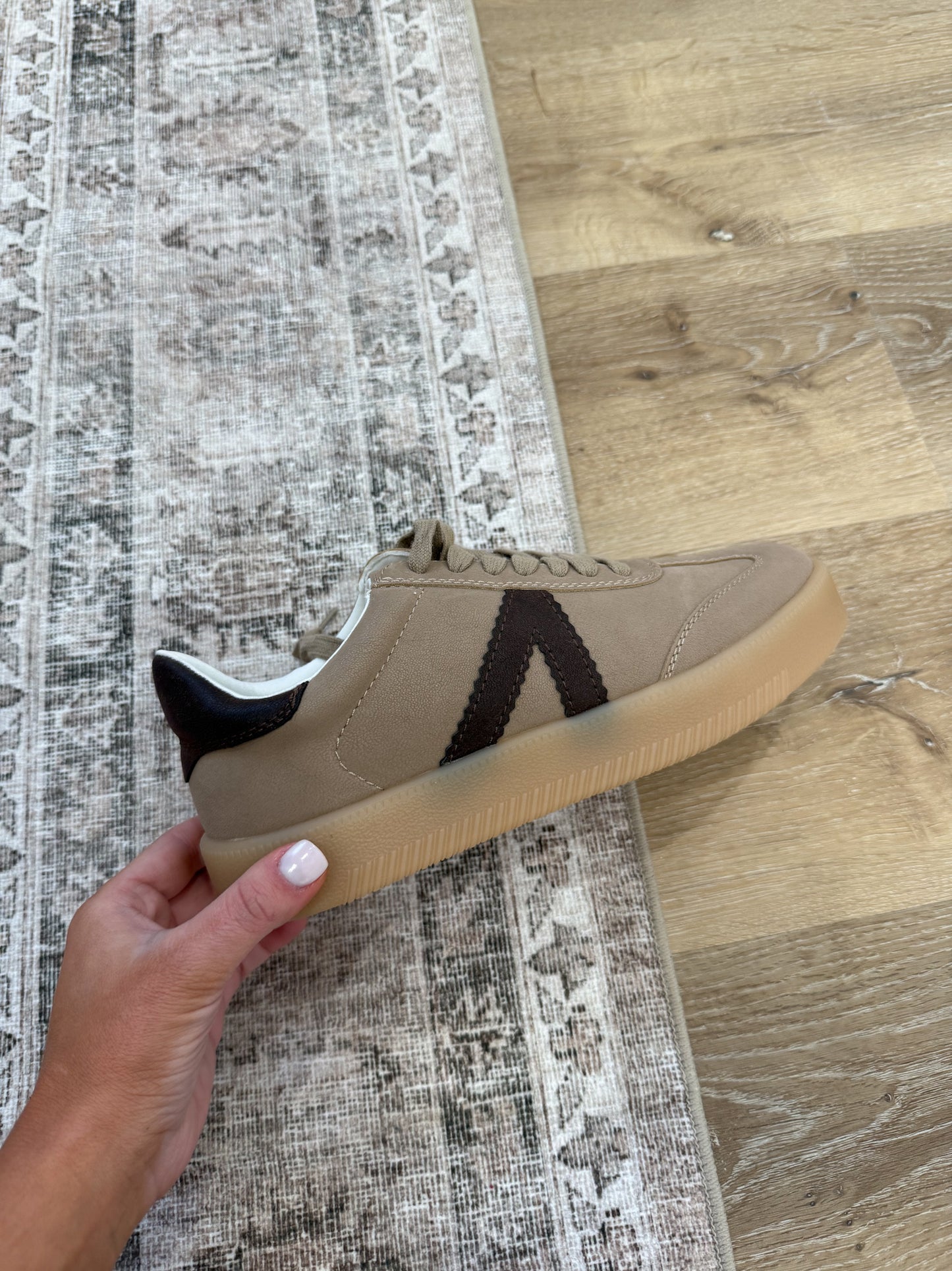 Dove Sneakers - Chocolate