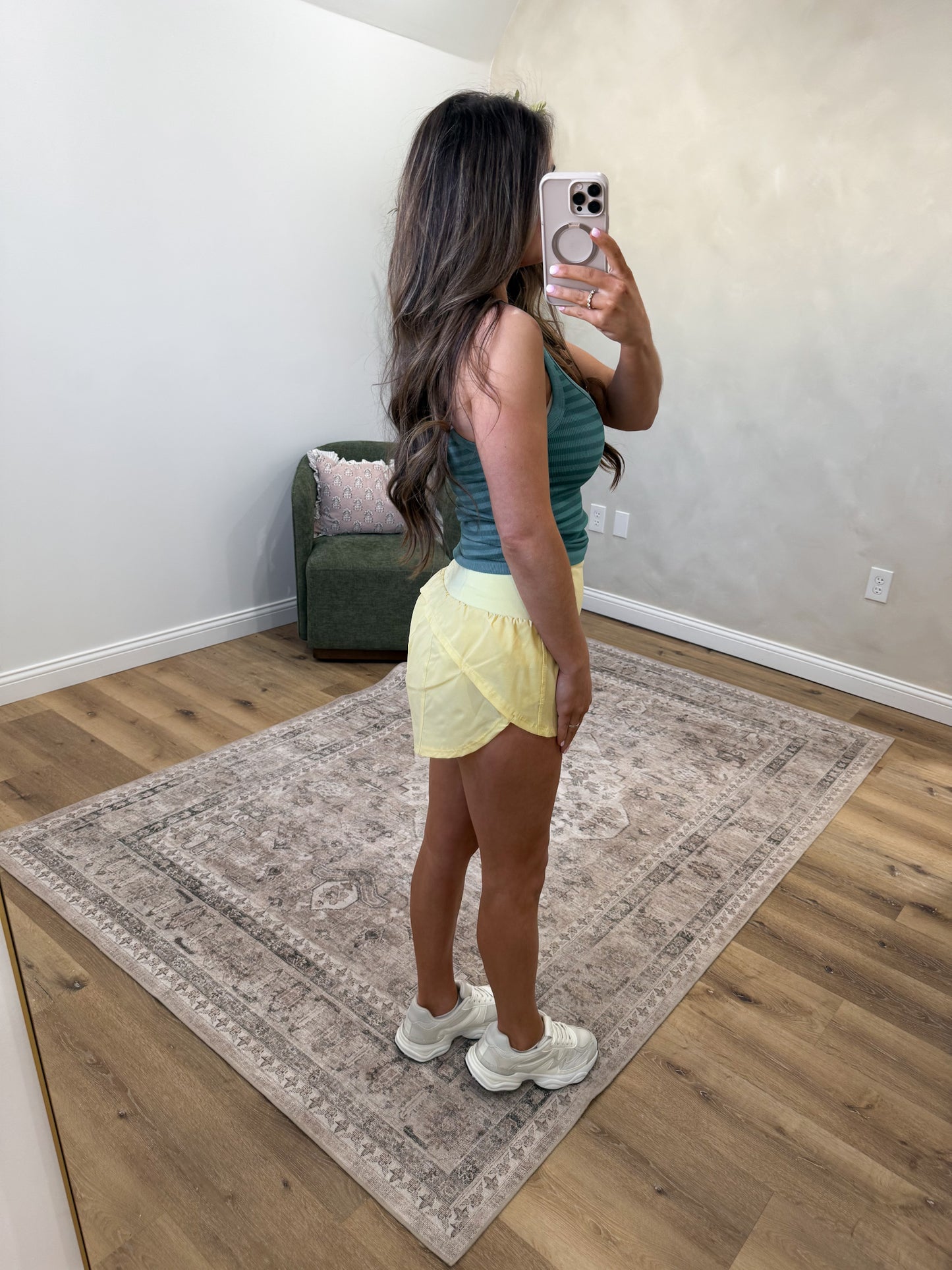 Curve Control Mini Active Shorts - butter