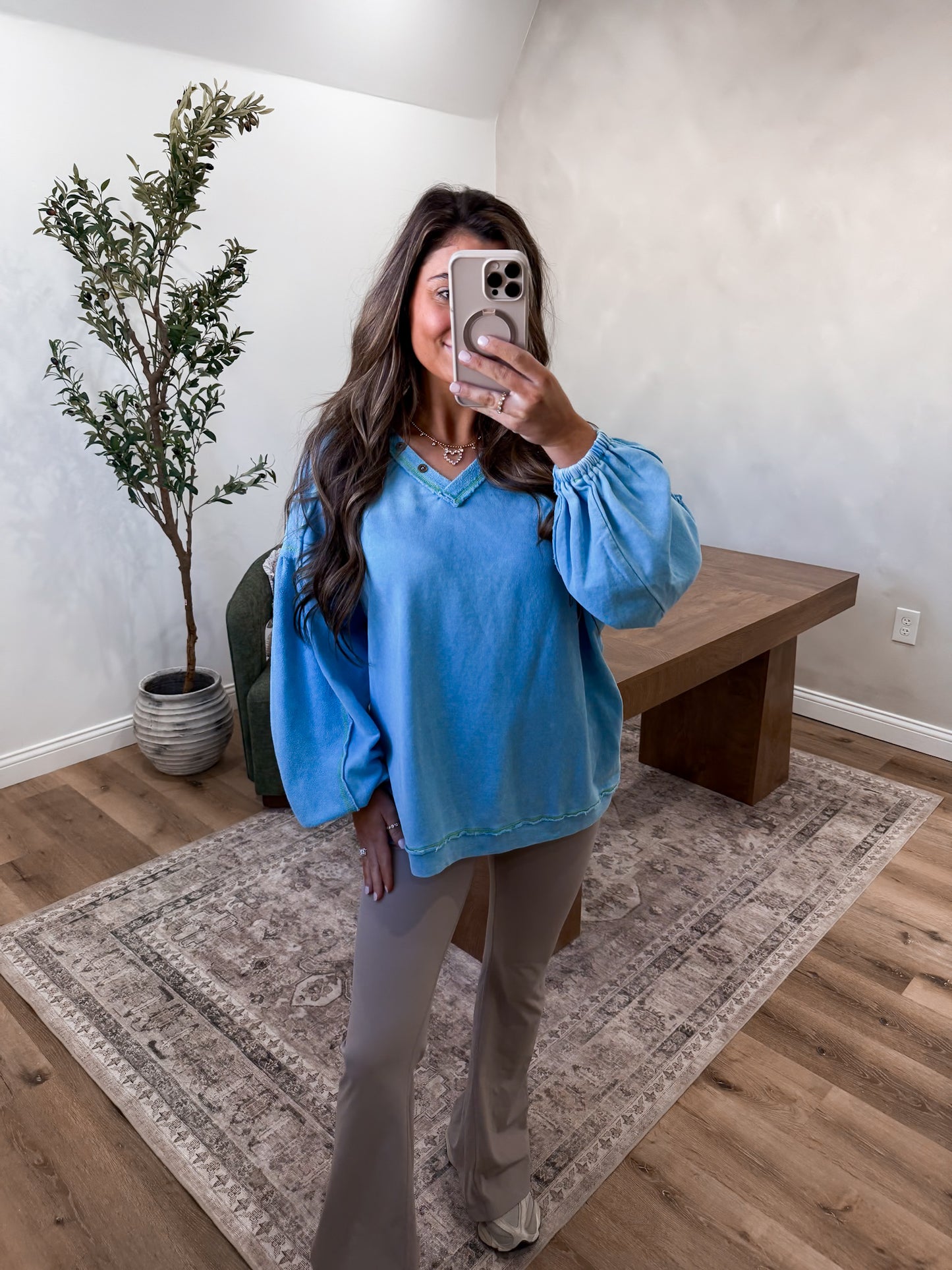 The Ellie Contrast Terry Pullover - blue/neon
