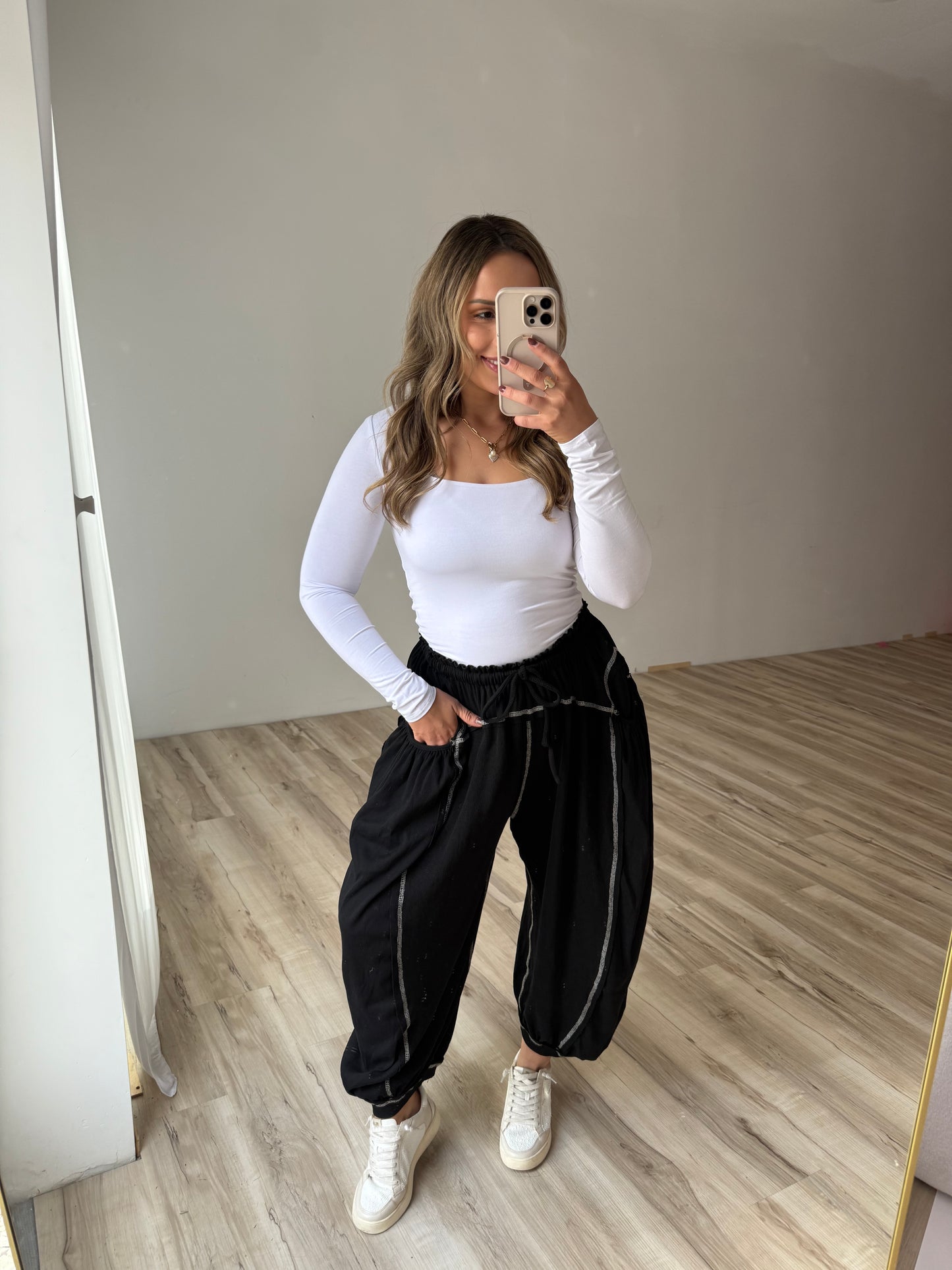 Overlock Barrel Joggers - black