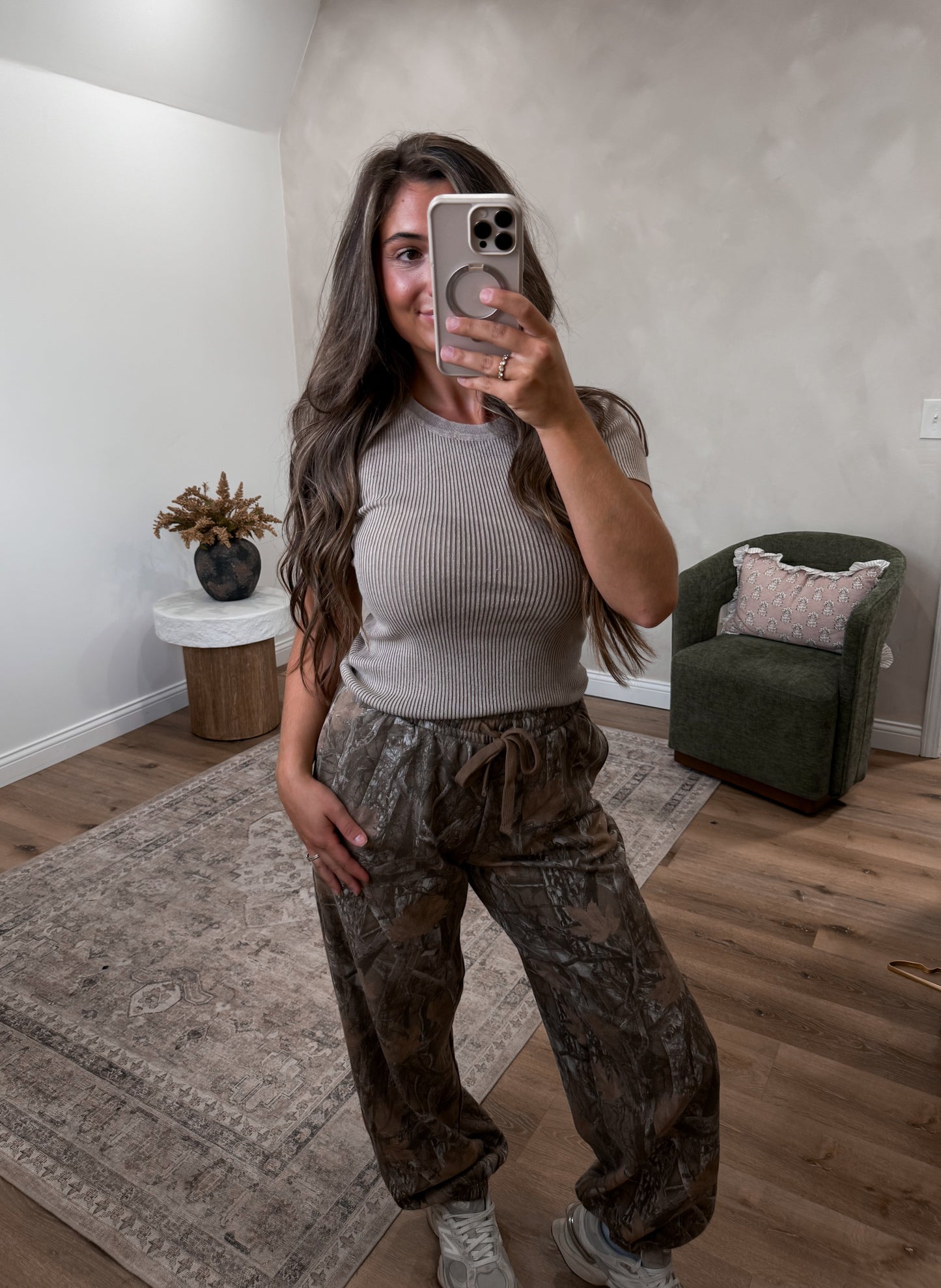 Olivia Ribbed Knit Tee - mocha