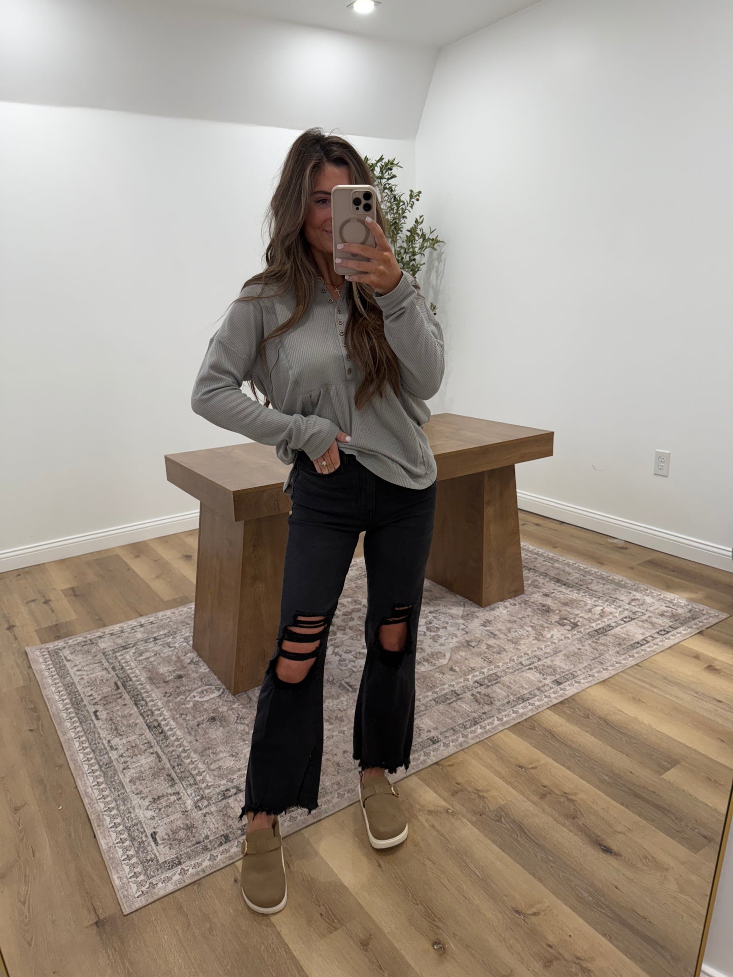 Washed Distressed Knee Denim- black