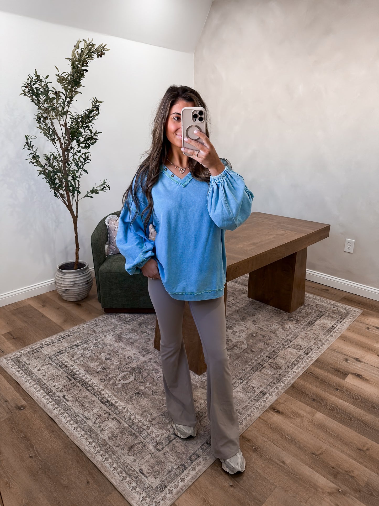 The Ellie Contrast Terry Pullover - blue/neon