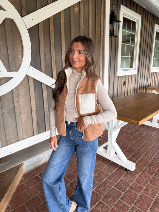 Reversible Fleece Vest With Side Pockets- Camel