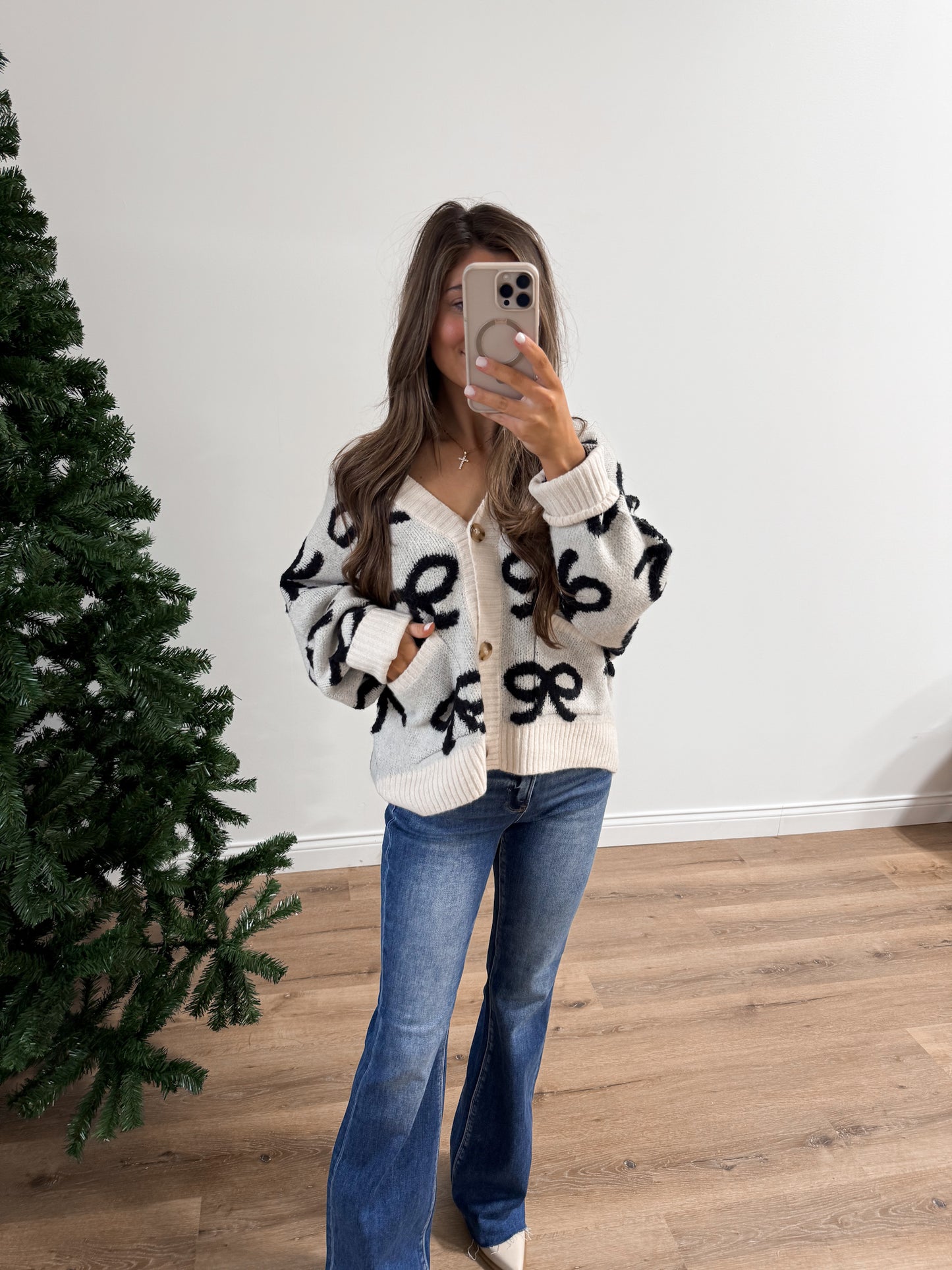 Holiday cardigan cream / black