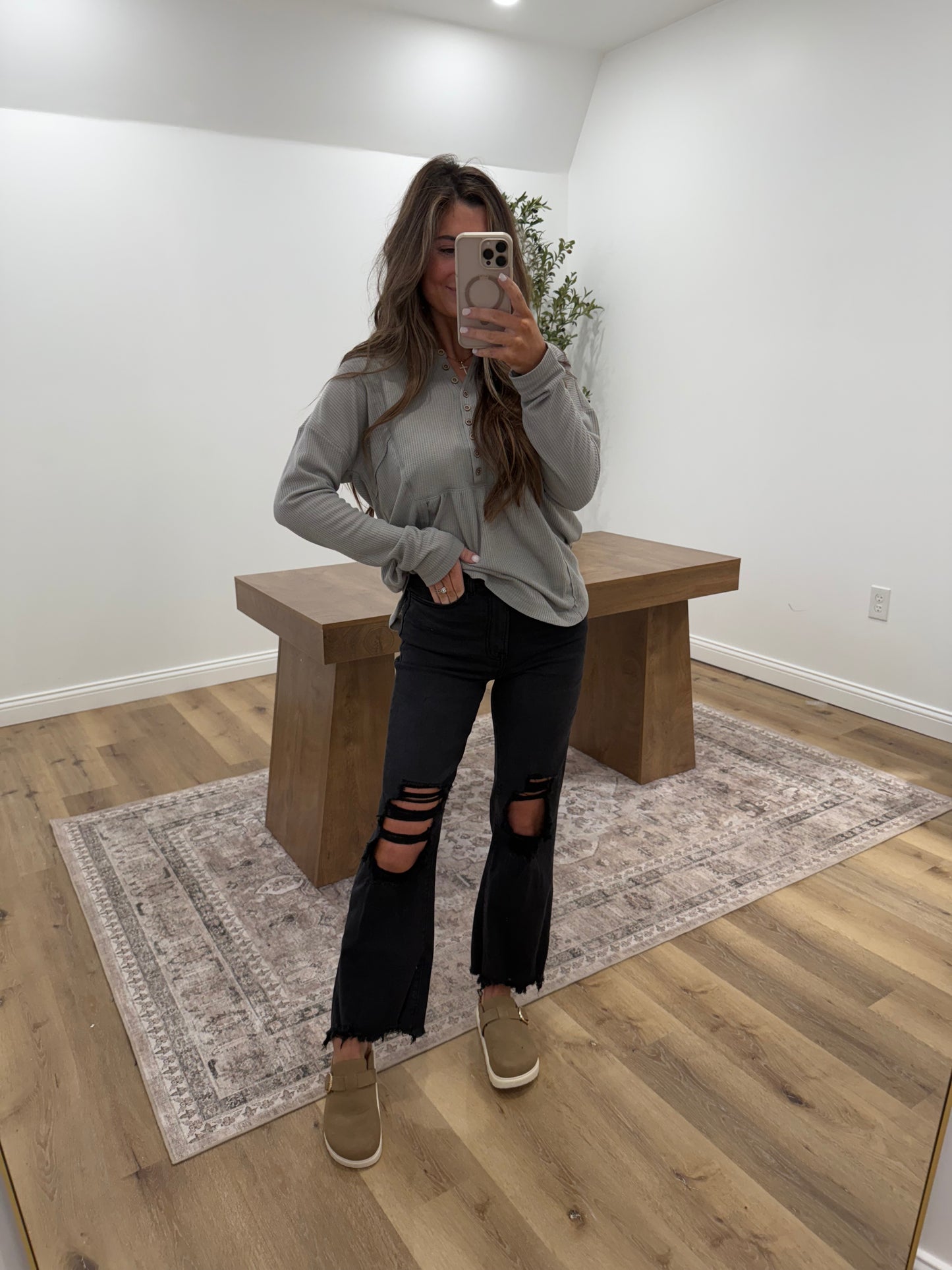 Washed Distressed Knee Denim- black