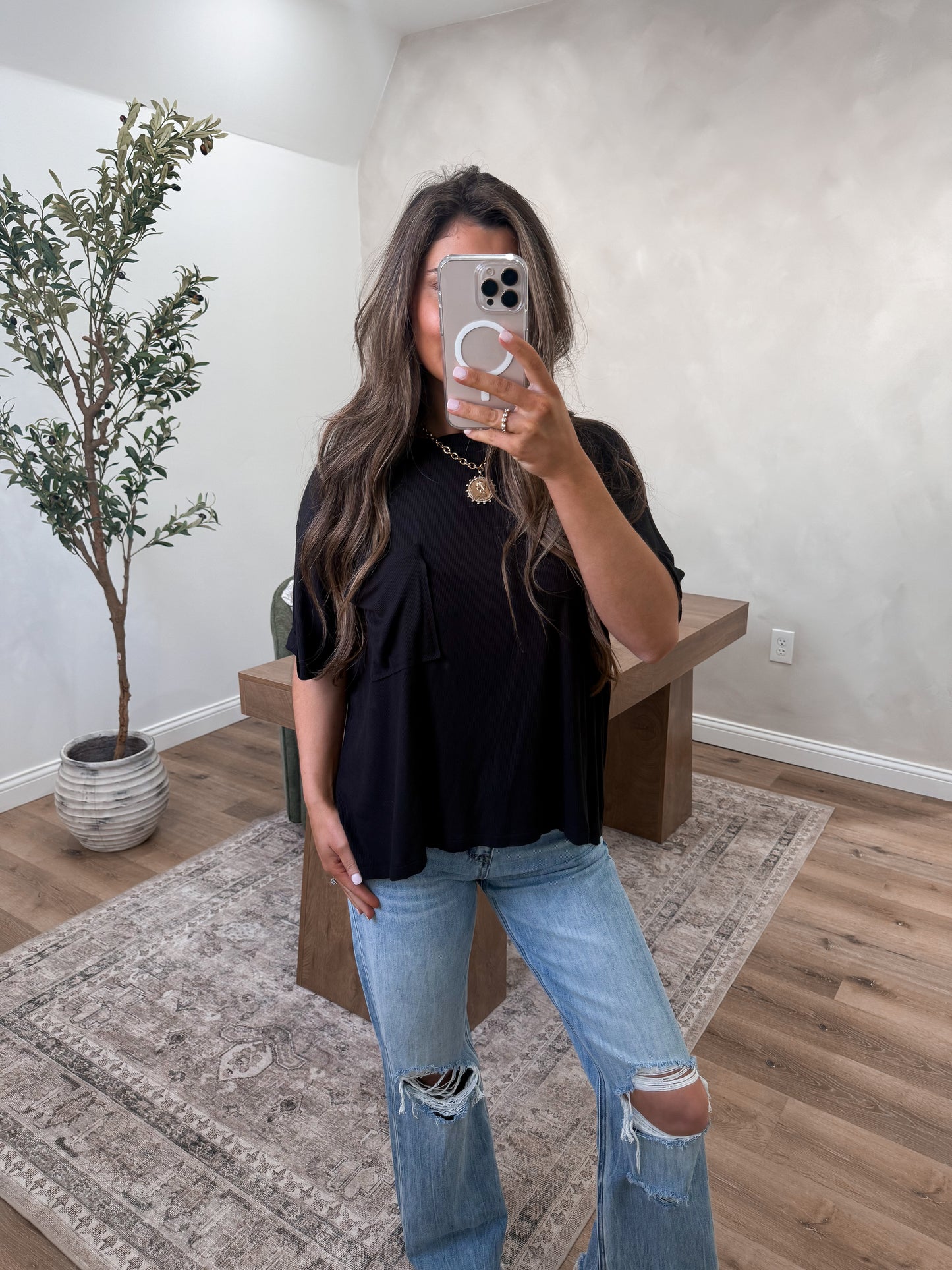 Droopy Pocket Tee - black