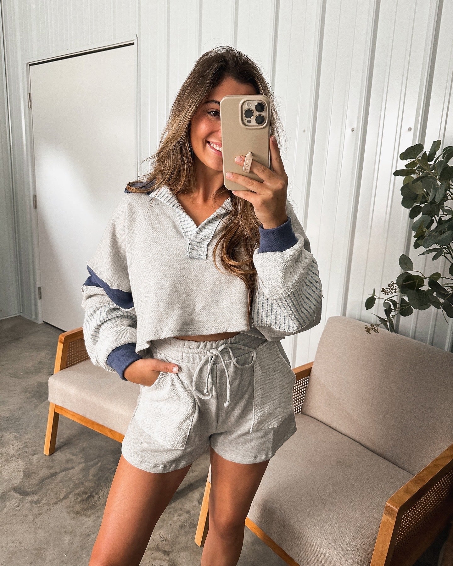 The Cropped Avery Pullover - Grey/Navy