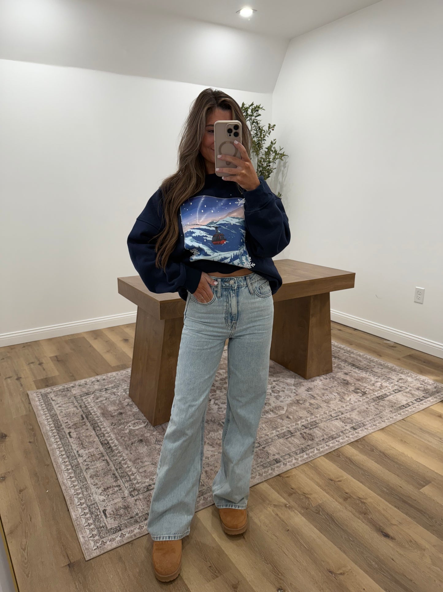 Snow Ski Mountain Graphic Sweatshirt- Navy