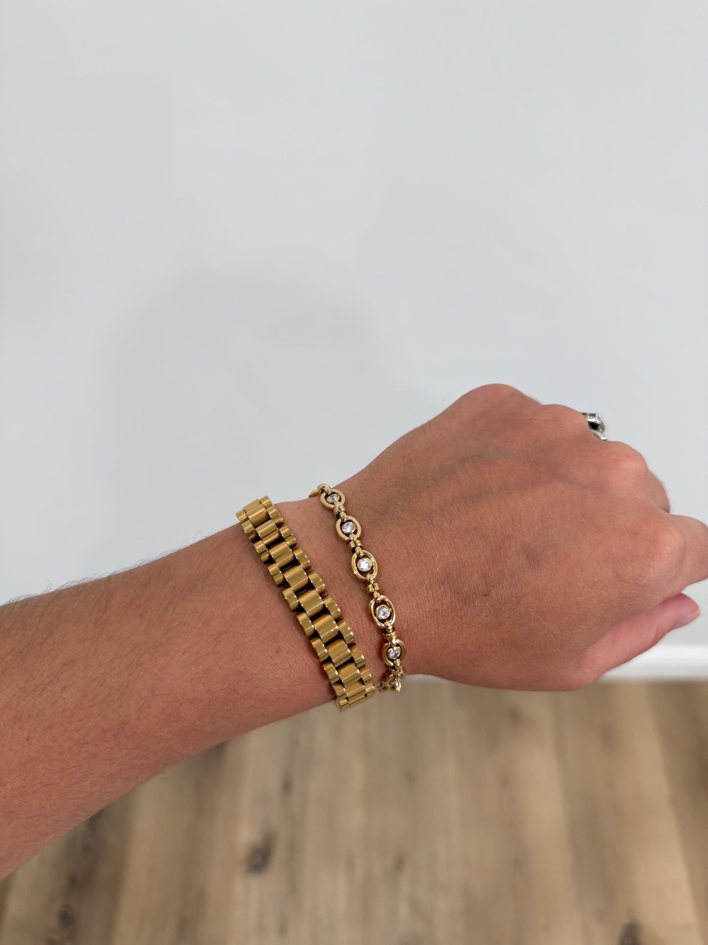 Lola Gold Circle Link Bracelet - waterproof