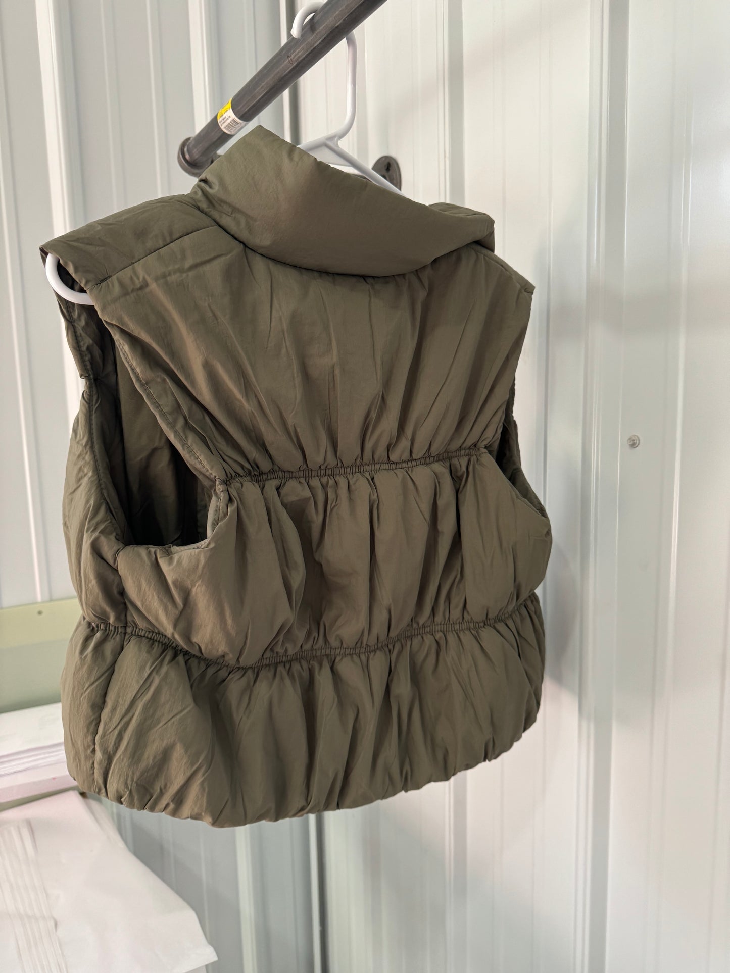 Carly Cropped Puffer Vest- Olive - LIGHTLY LOVED