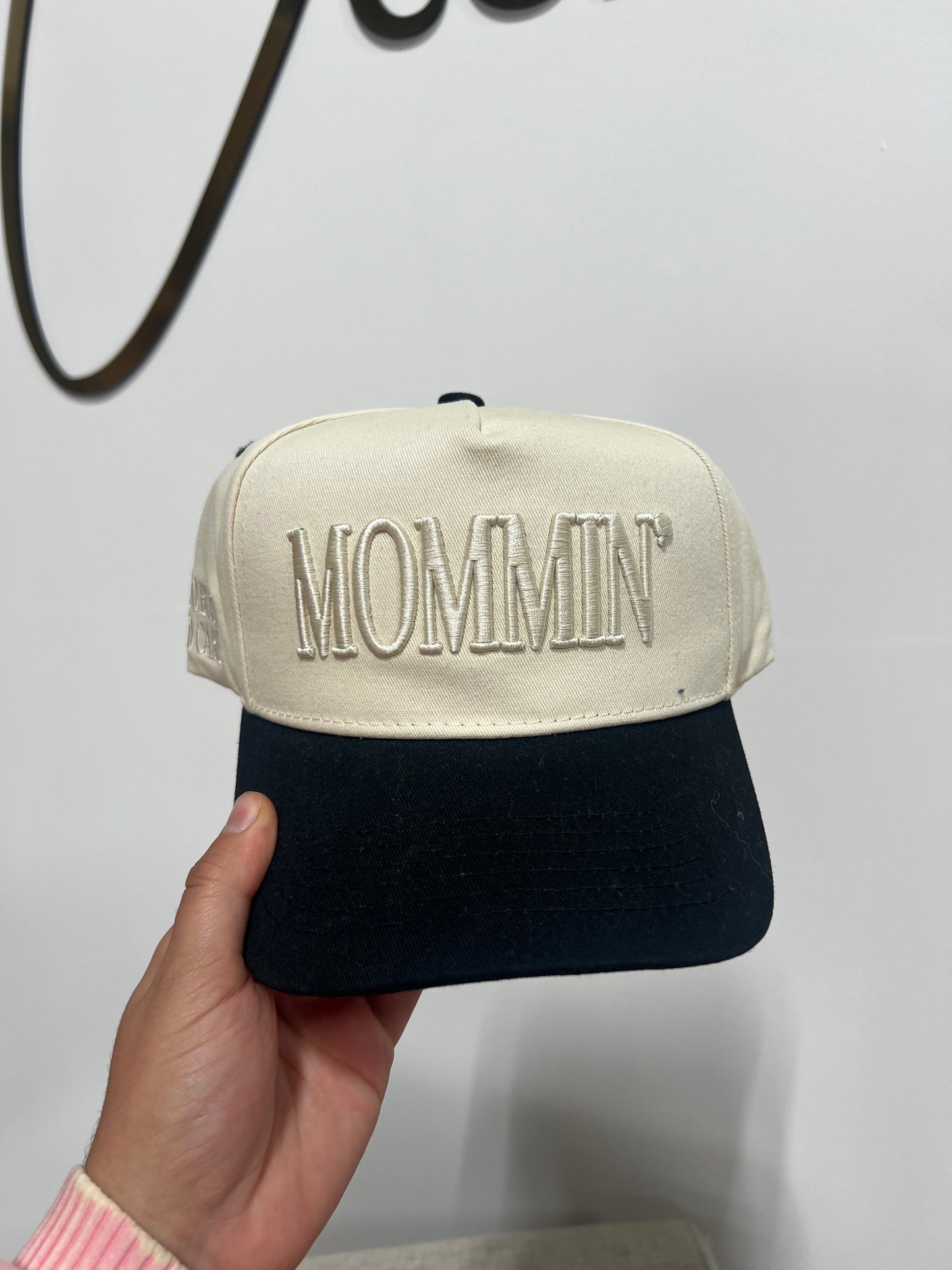 Mommin' Hat - beige/black