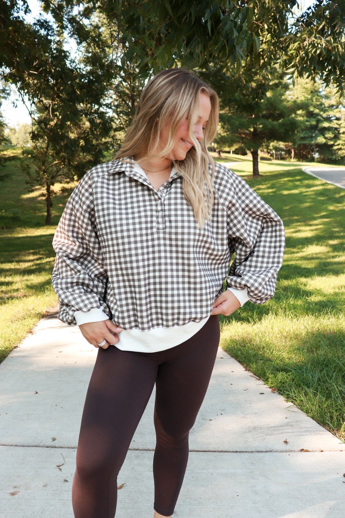 Luxe Piper Gingham Pullover - brown/white