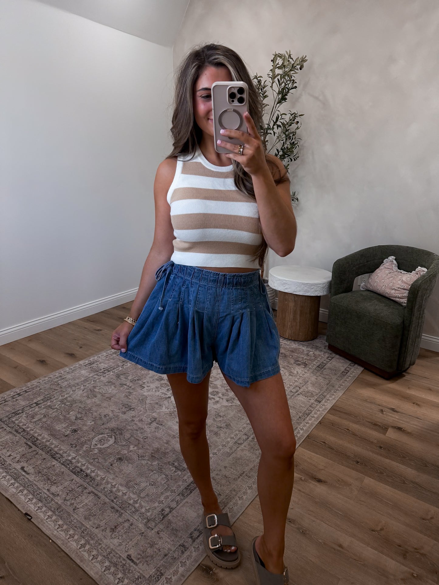 Natalie Pleated Denim Shorts - medium