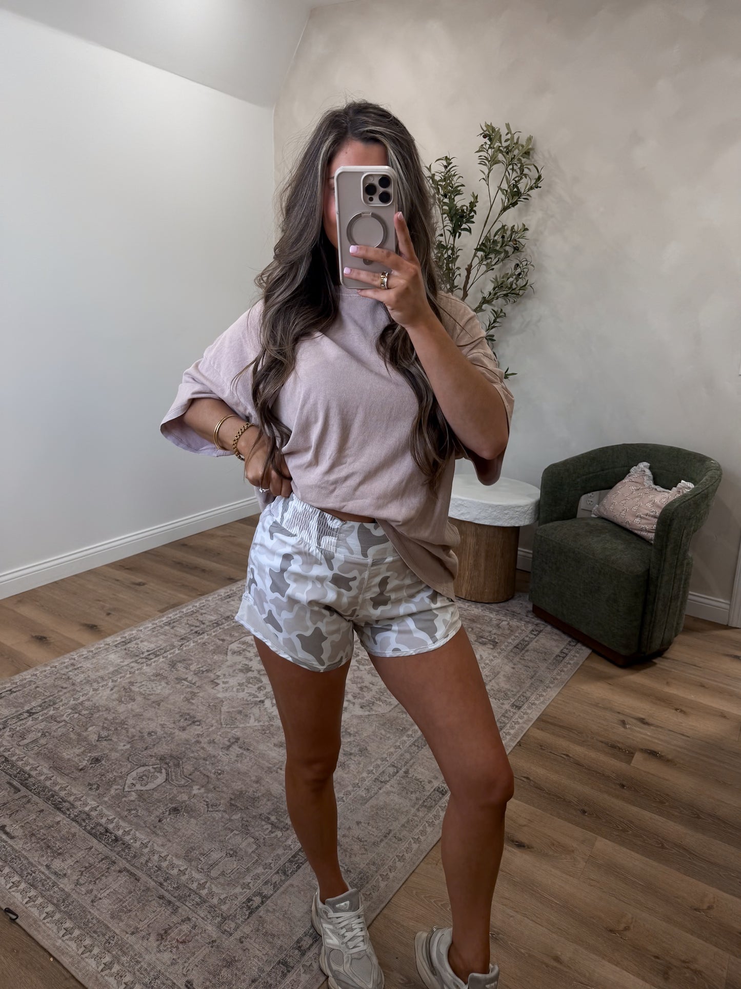 Hidden Motion Active Shorts - desert camo
