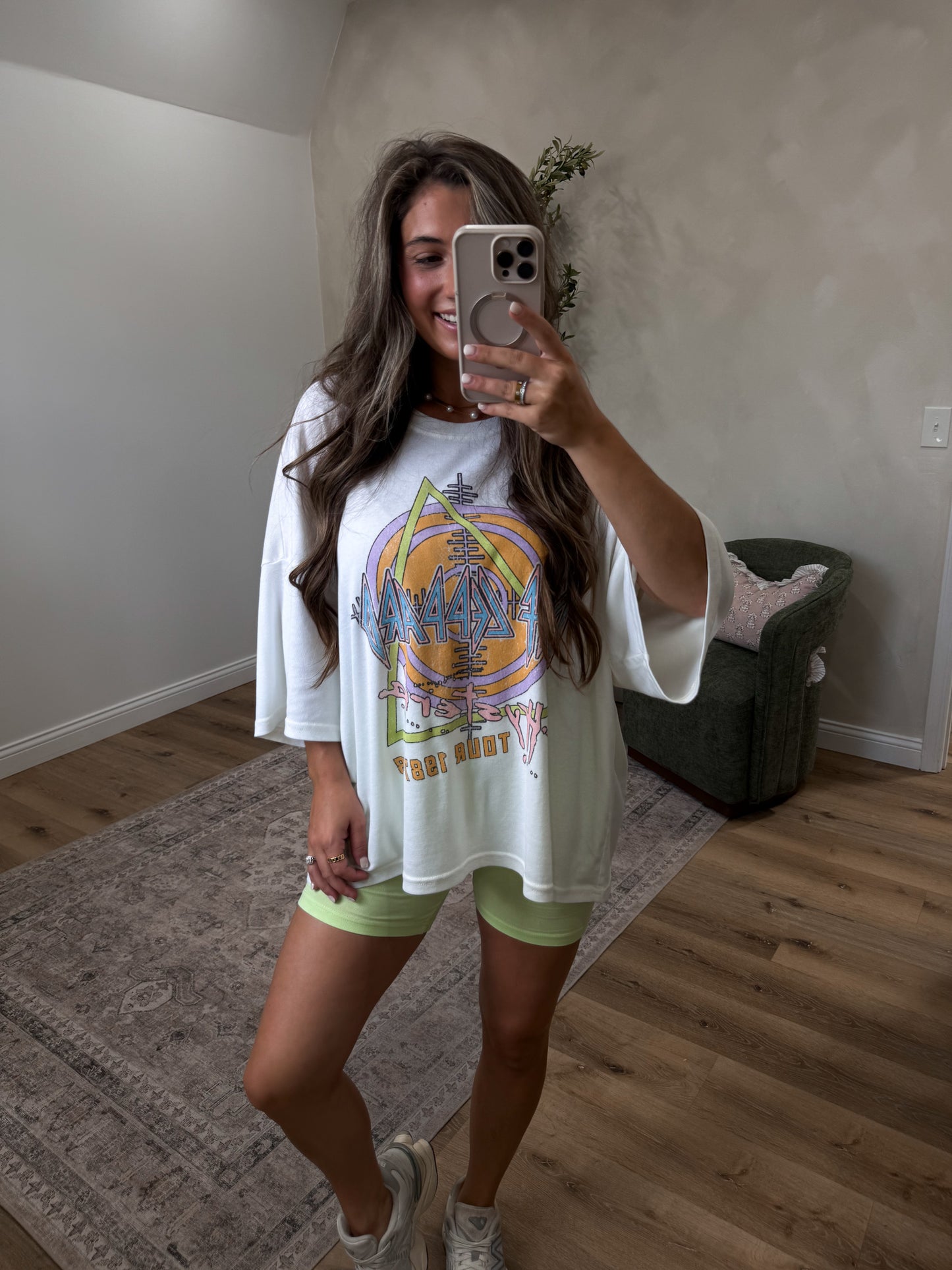 Def Leopard Graphic Tee - pearl