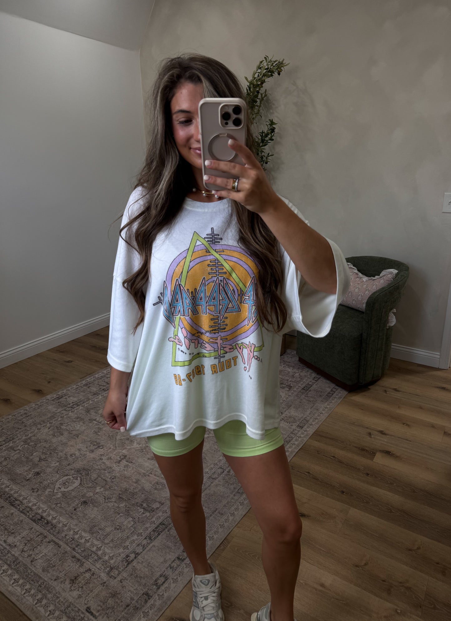 Def Leopard Graphic Tee - pearl