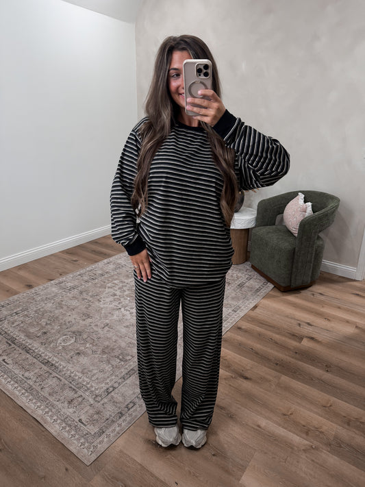 Cozy Cabin Striped Lounge Set - black