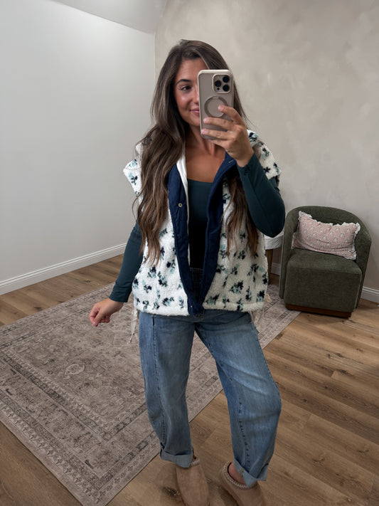 Golden Pines Floral Sherpa Vest - blue