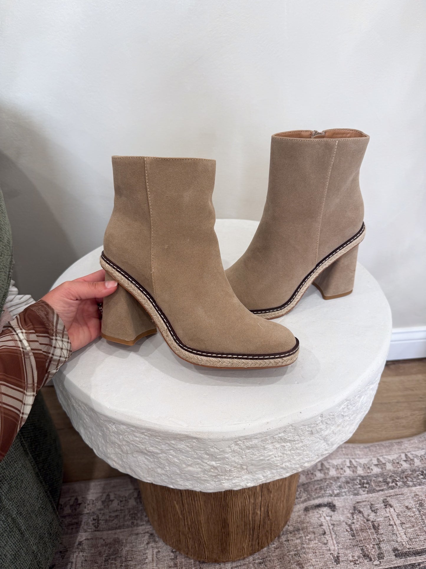 Shelby Block Heel Boots - apricot *PREORDER FOR 8/28 OR BEFORE*