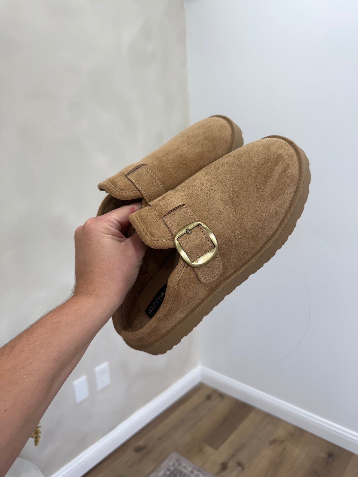 Polly Plush Clogs - tan suede